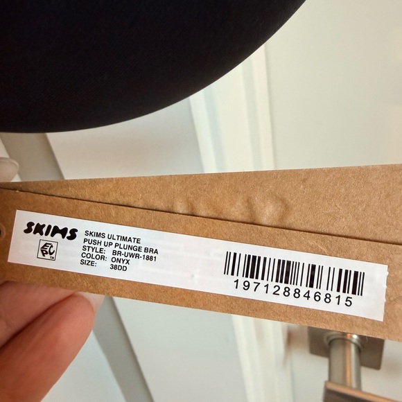 Skims Ultimate Push Up Plunge Bra - Picture 4 of 4